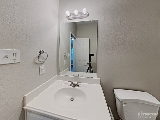 Building Photo - 4805 Cedar Springs Dr