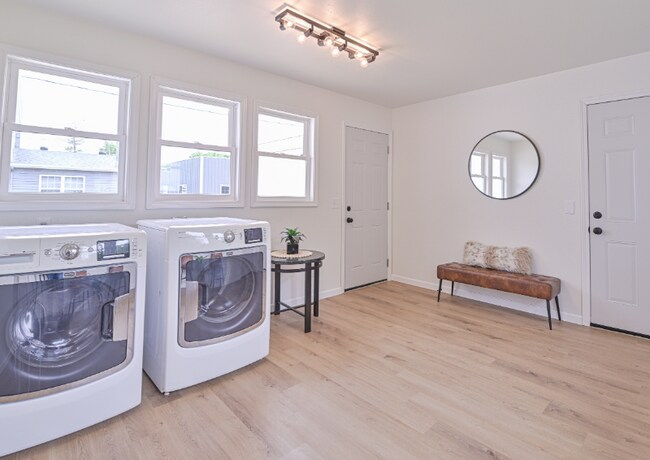 Building Photo - 337 Central Ave N