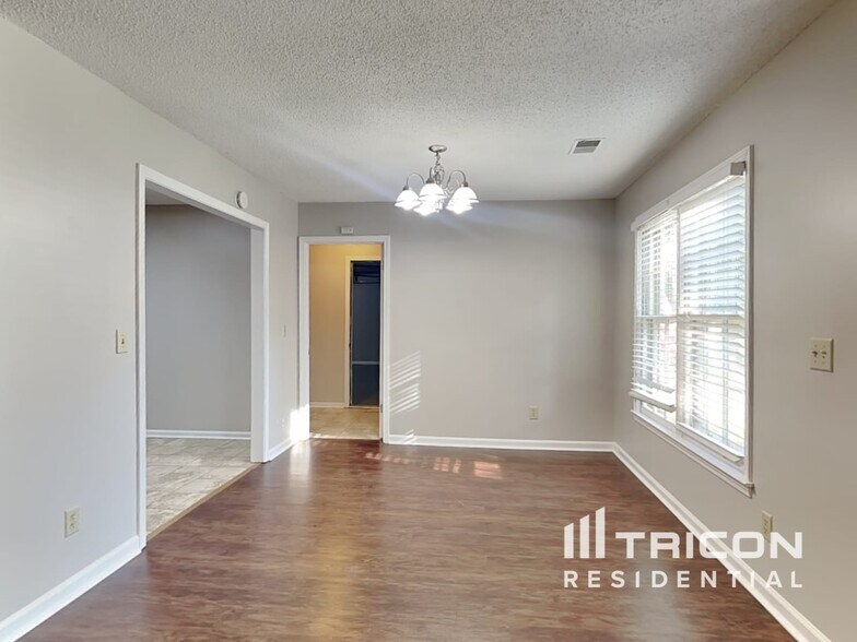 Building Photo - 389 Hillridge Dr