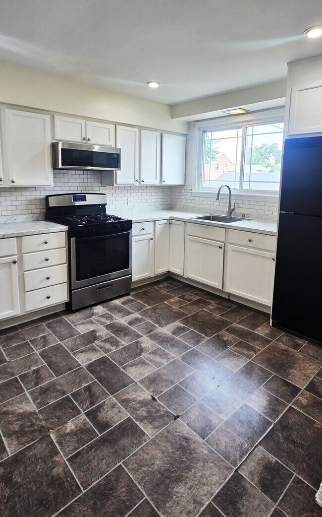 Building Photo - 5200 S Lorel Ave