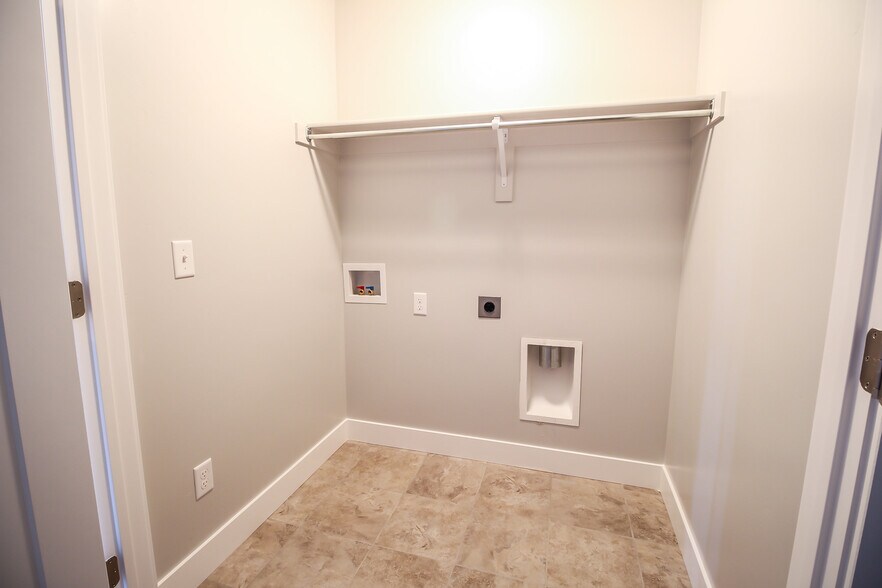 Building Photo - 4901 W Spire Way