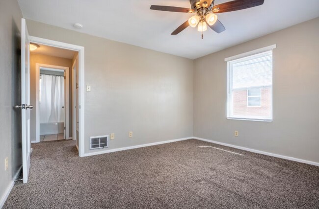 Building Photo - 2141 Garfield Ave