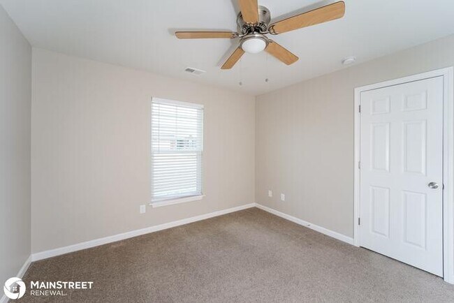 Building Photo - 9829 Valley Farms Blvd, Louisville, KY 40272