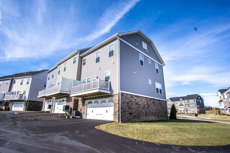 Building Photo - 4056 Overview Dr
