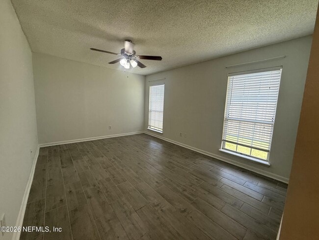 Building Photo - 913 Mackinaw Trail
