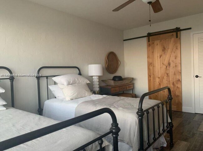 Building Photo - 3111 N Ocean Dr