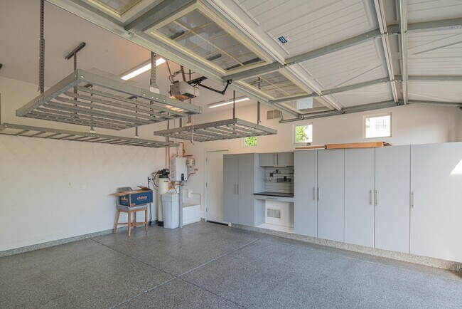 Building Photo - 3850 E Crittenden Ln