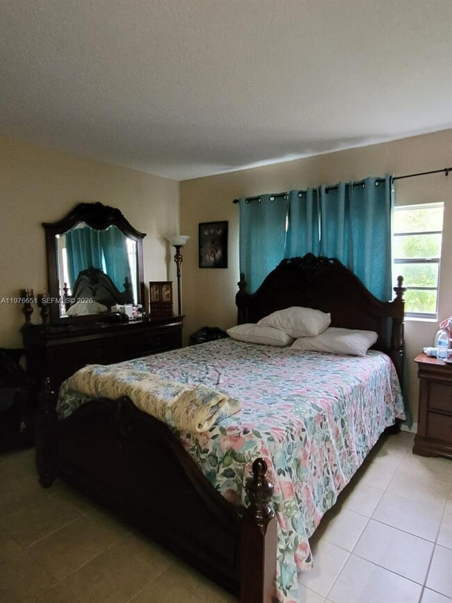 Building Photo - 10932 SW 25th St