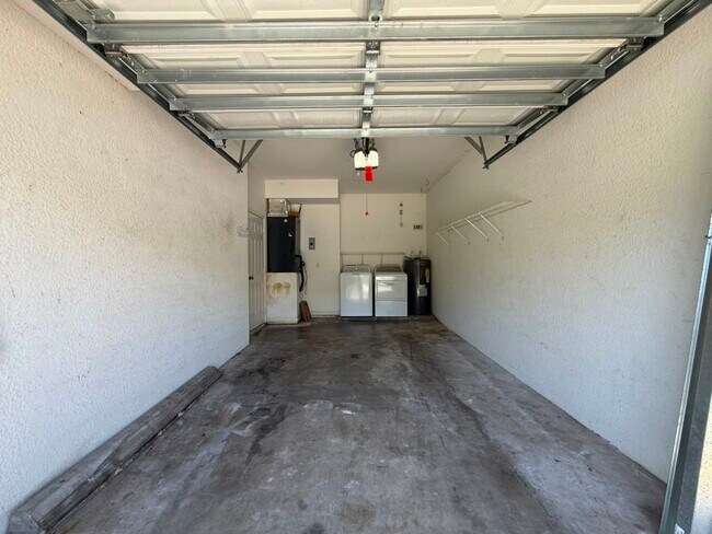 Building Photo - 3629 Pine Oak Cir