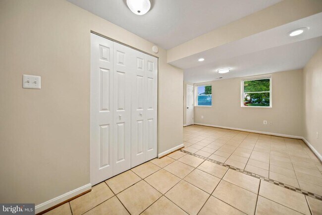 Building Photo - 4656 Evansdale Rd