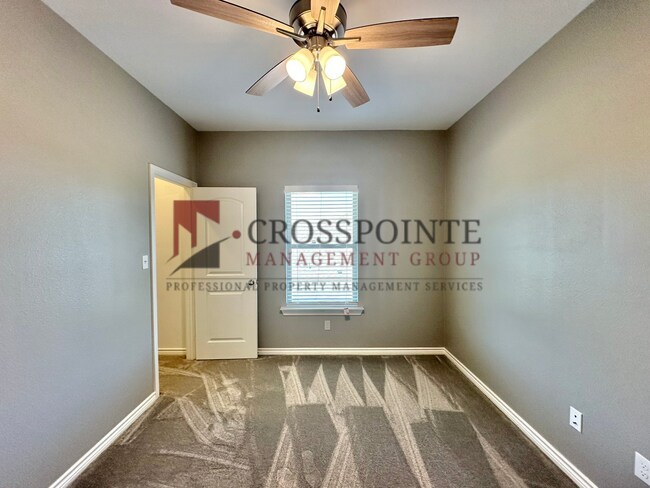 Building Photo - 3 Bedroom 2.5 Bathroom Townhomes at Villa Rosa!