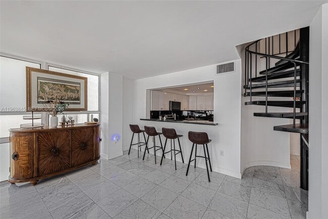 Building Photo - 600 NE 36th St