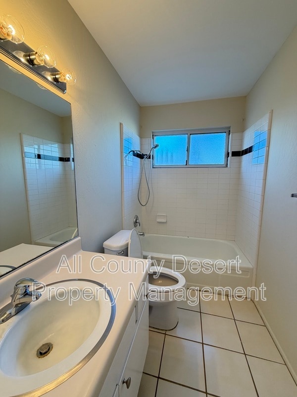 Building Photo - 550 El Cielo Rd