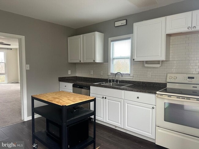 Building Photo - 64 Church Rd