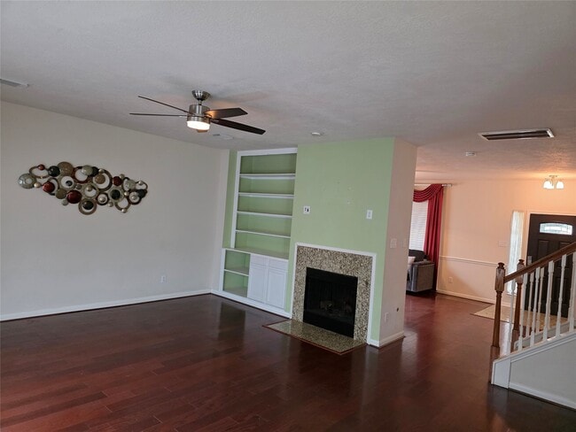 Building Photo - 2715 Riverhollow Ln