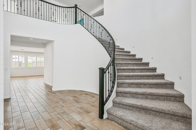 Building Photo - 14049 W Desert Hollow Dr