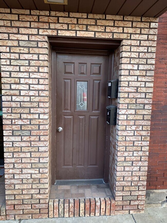 Building Photo - 635 Monongahela Ave