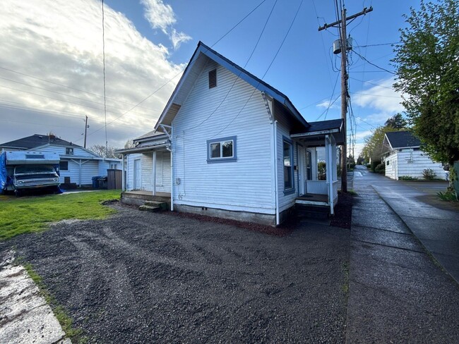 Building Photo - 1353 Commercial St SE