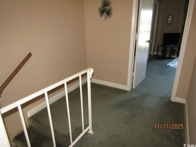 Building Photo - 928 Villa Dr