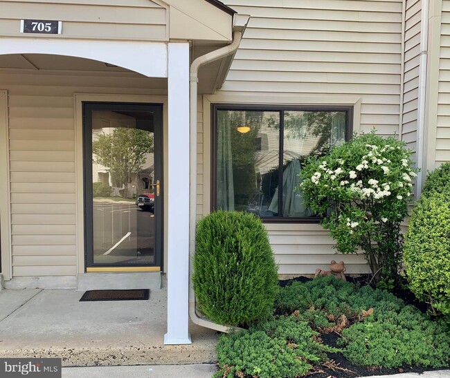 Building Photo - 705 Gregorys Way