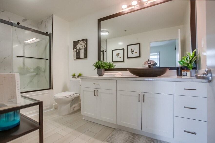 Building Photo - 1150 J St