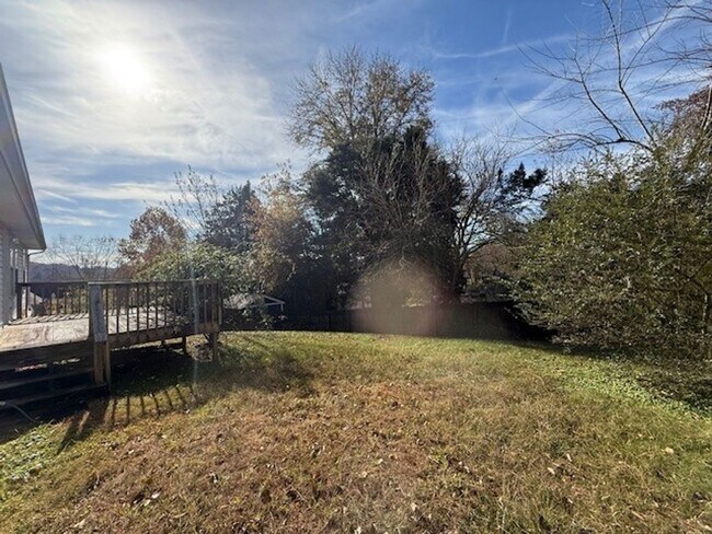 Building Photo - 3 BEDROOM, 3 BATH RANCHER IN NORTHWEST KNOX