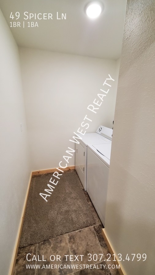 Building Photo - 49 Spicer Ln
