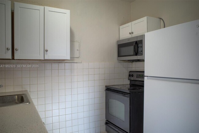 Building Photo - 43 SW 11th St