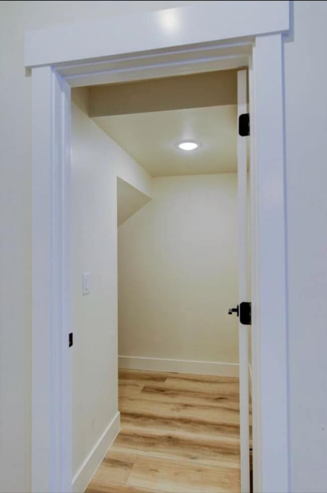 Building Photo - Cross Hollow Home