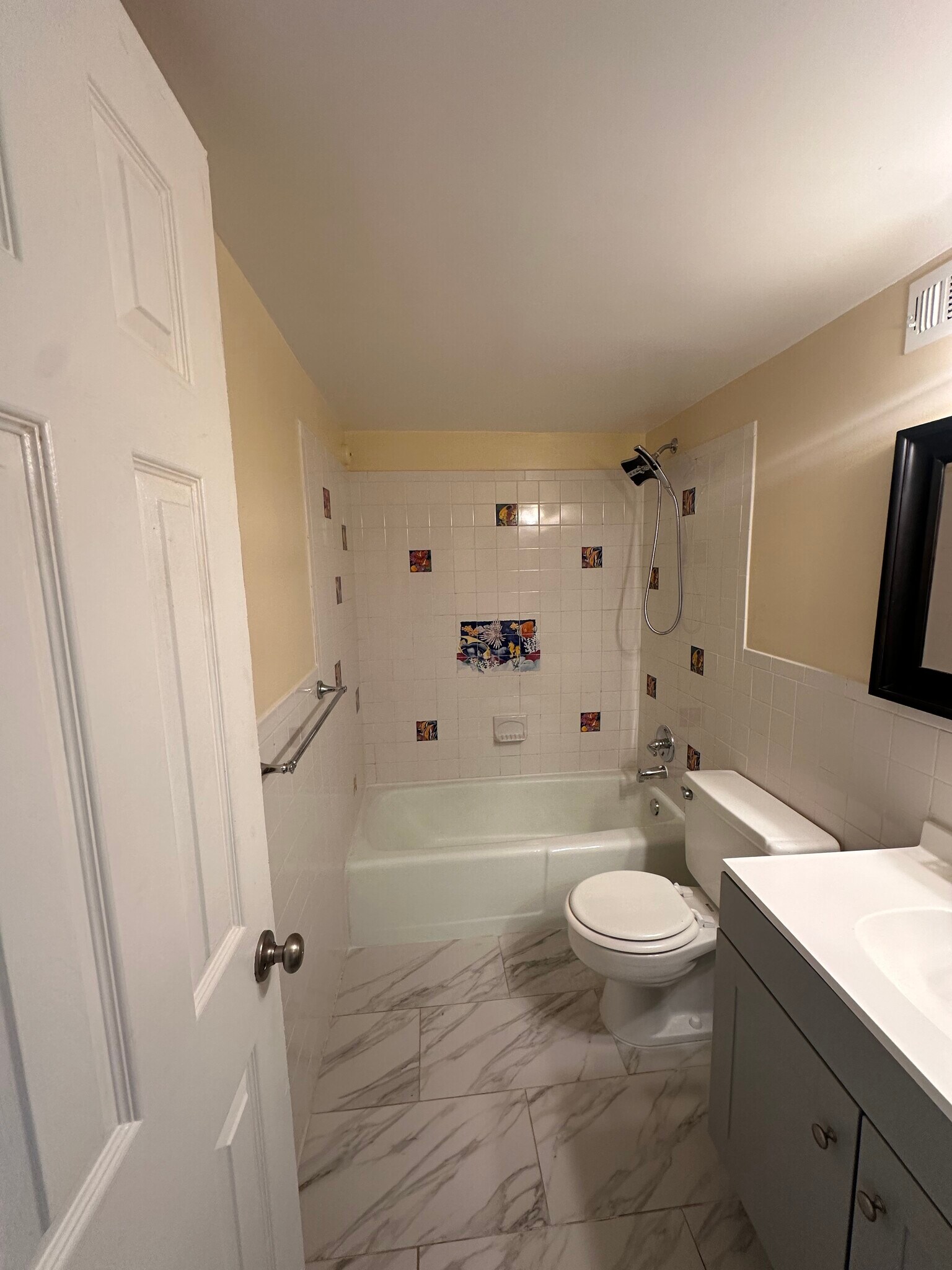 Building Photo - 6001 Arlington Blvd