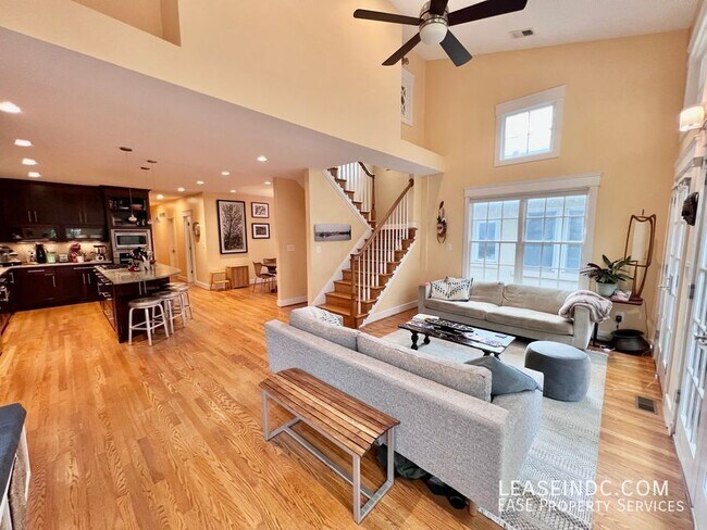 Primary Photo - 2930 Porter St NW