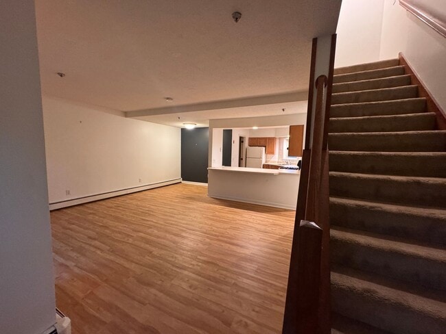 Building Photo - Spacious 3-Bedroom Condo in Lebanon, NH