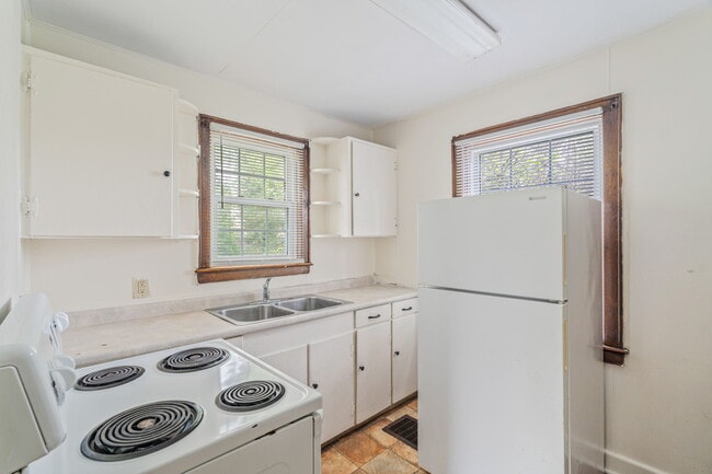 Building Photo - 1609 Dunbar St