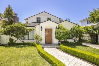 Building Photo - Gorgeous 4 Bed, 3 Bath Home in Desirable C...