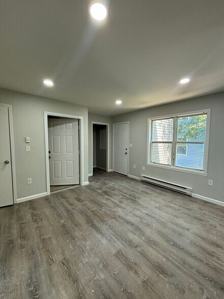 394 S 6th St 2L - 387 S 6th St