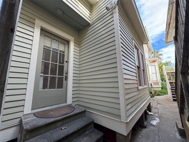 Building Photo - 517 18th St
