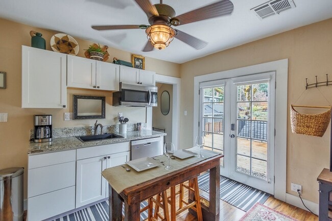 Building Photo - The Loft: Furnished Jacksonville Suite! Grand Deck with Views, King Bed $300 Utility Fee