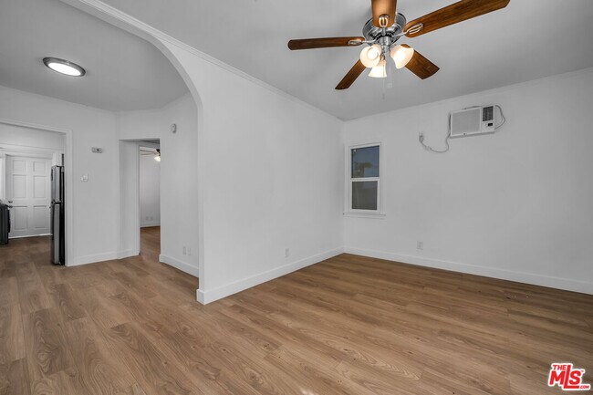 Building Photo - 3330 Caroline Ave