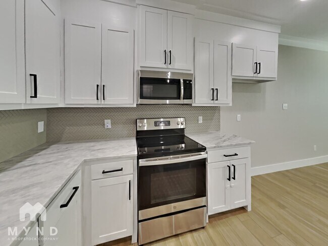 Building Photo - 2417 Creek Dr