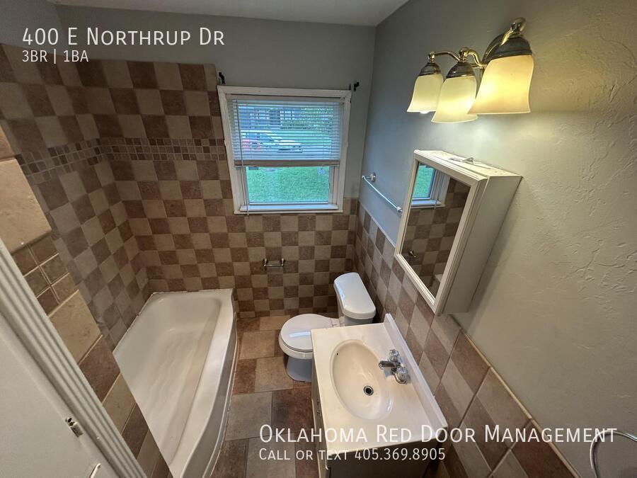 Building Photo - 400 E Northrup Dr