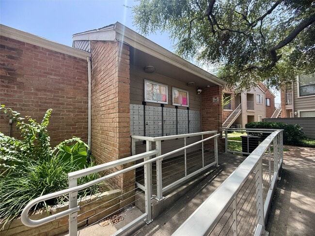 Building Photo - 6701 Sands Point Dr