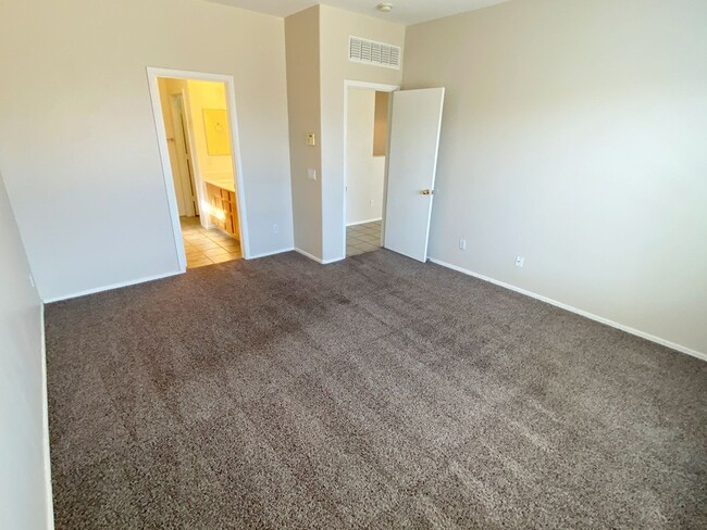 Building Photo - 3 Bedroom 2 Bathroom in El Mirage