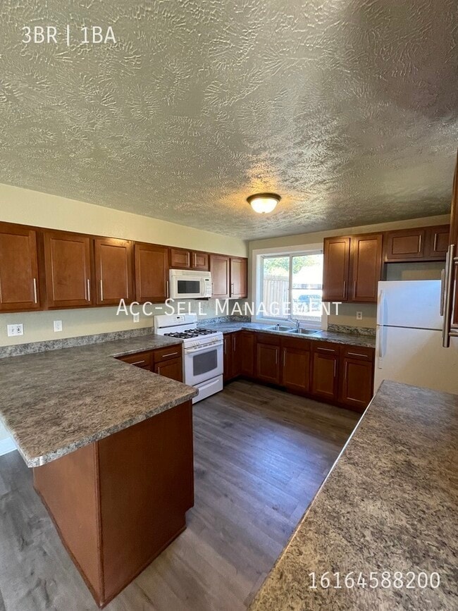 Building Photo - 439 Carrier St NE