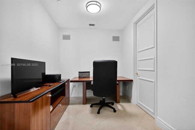 Building Photo - 20155 NE 38th Ct