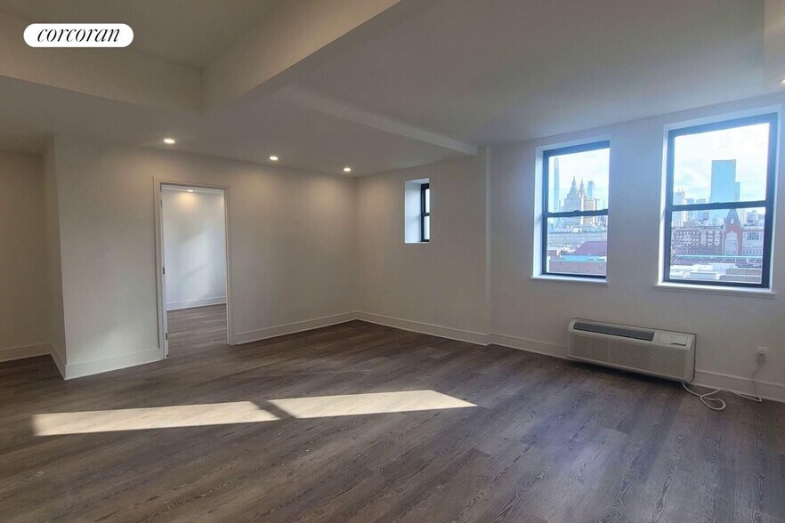 Building Photo - 45 W 81st St