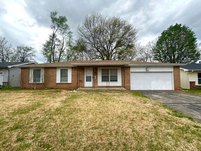 Building Photo - Welcome To Your Spacious Oasis!