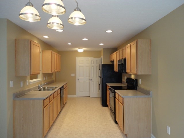 Building Photo - 5145 Oak Creek Trail