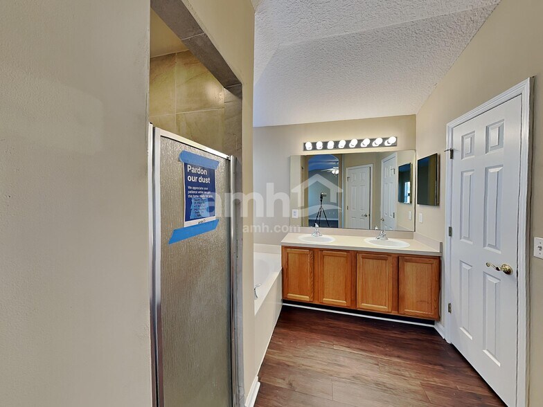 Building Photo - 9215 Hawks Haven Ct