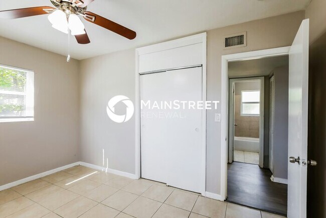 Building Photo - 3 Bedroom Pet-Friendly Home in Fort Lauder...