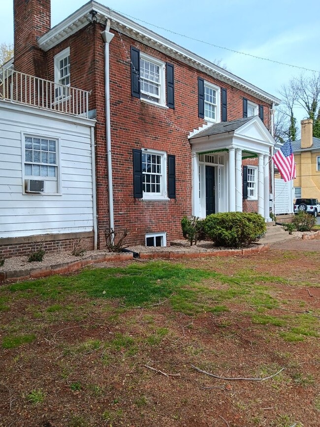 Building Photo - 619 Cabell Ave